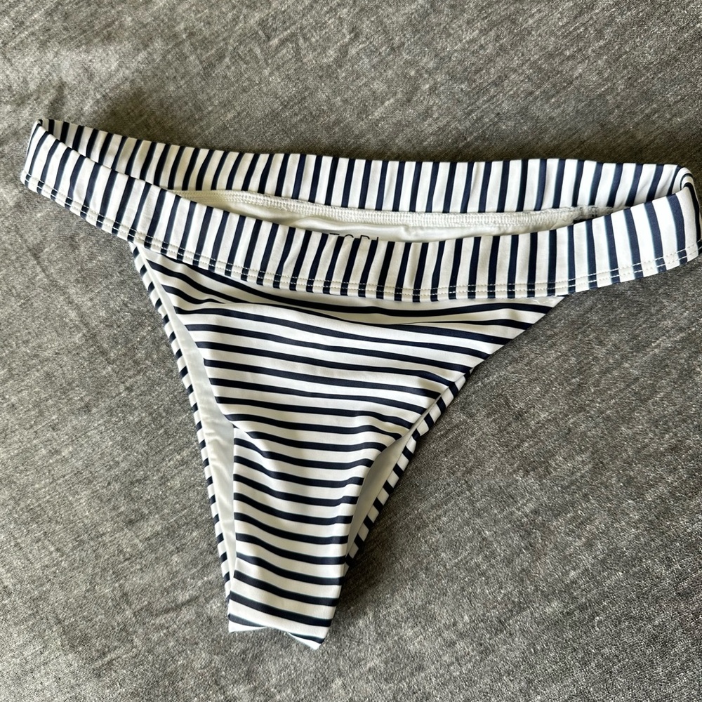 3/$20 NWOT Tobi pinstripe bikini bottom